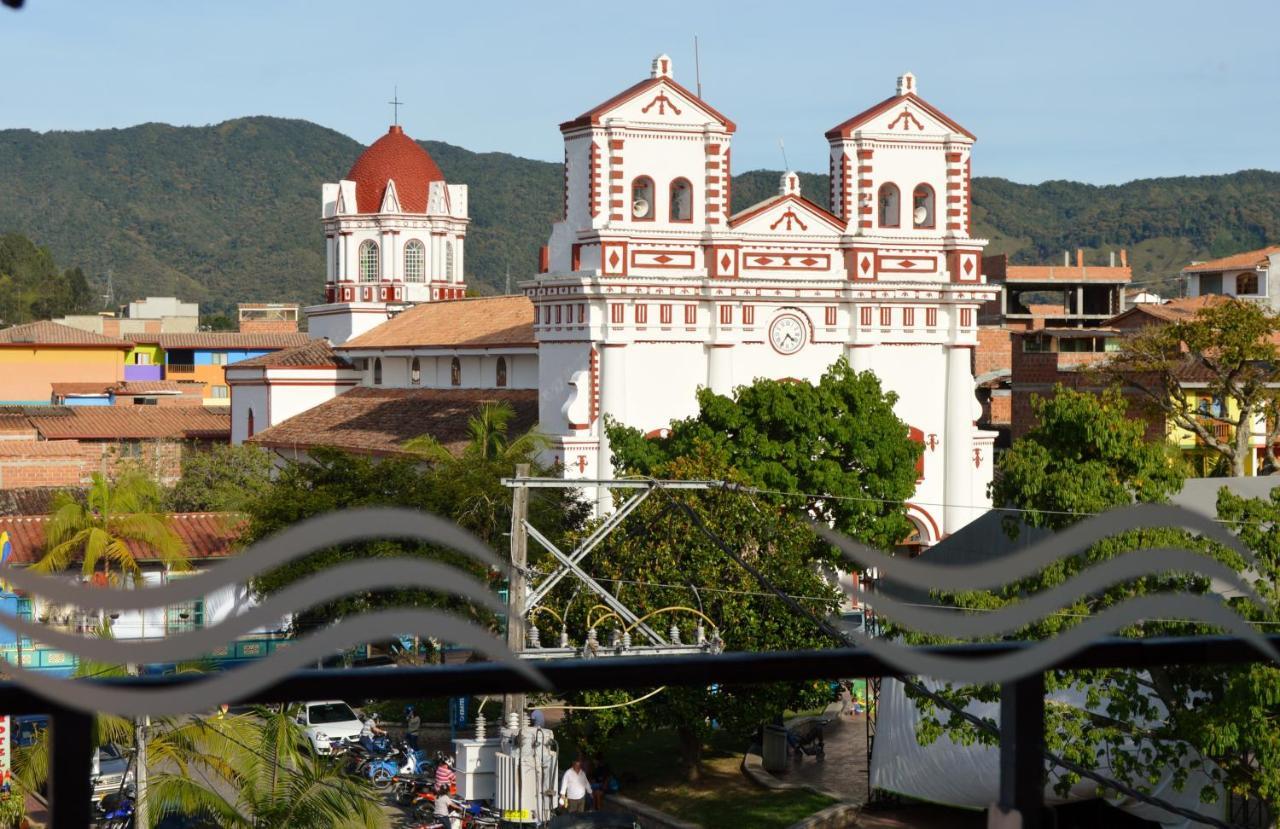 Hotel Guatatur Guatapé エクステリア 写真