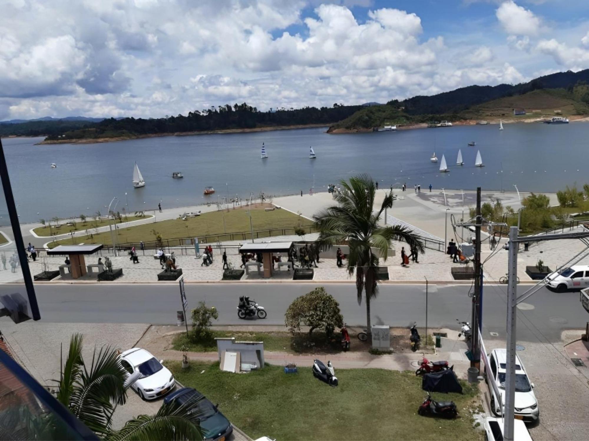 Hotel Guatatur Guatapé エクステリア 写真