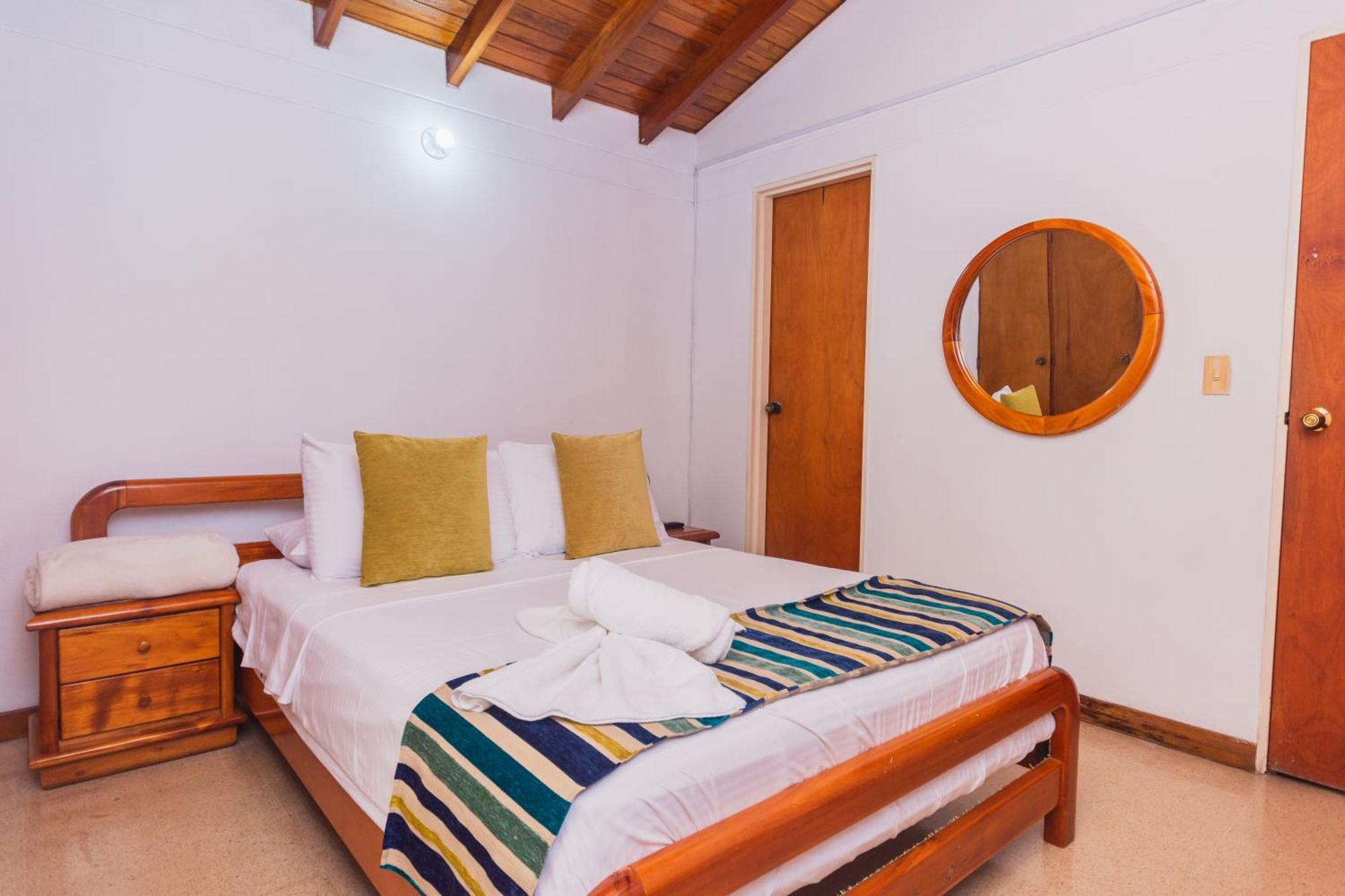 Hotel Guatatur Guatapé エクステリア 写真